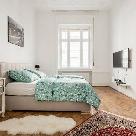 Oktober 6/8 Apartment Budapest Kültér fotó