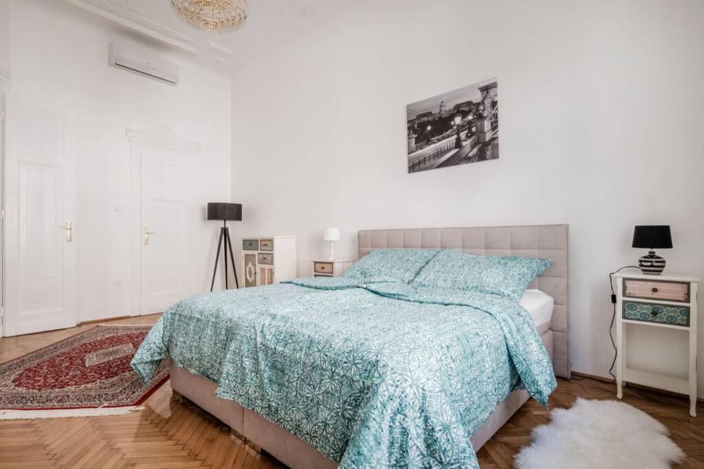 Oktober 6/8 Apartment Budapest Kültér fotó