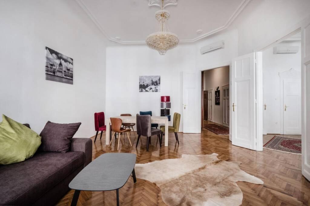 Oktober 6/8 Apartment Budapest Kültér fotó