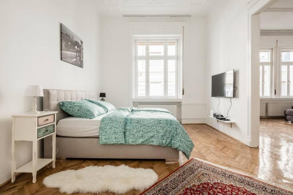 Oktober 6/8 Apartment Budapest Kültér fotó